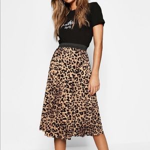 Pleated Leopard Print Skirt